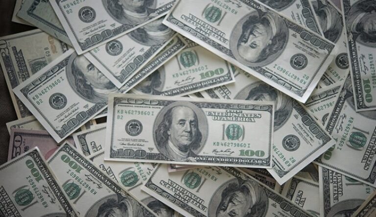 Após vitória de Biden, dólar tem dia de volatilidade e fecha estável