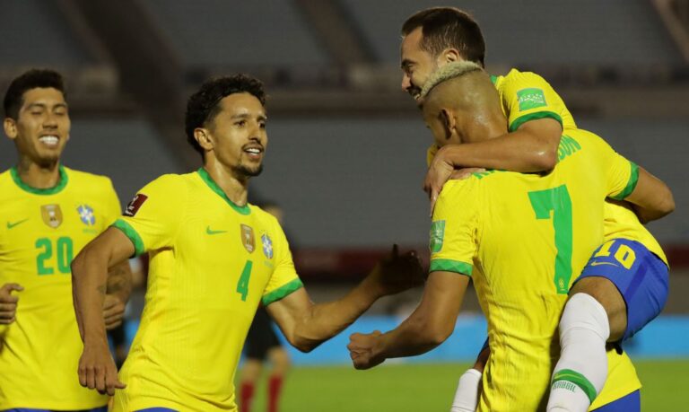 Brasil vence Uruguai e segue 100% nas eliminatórias da Copa