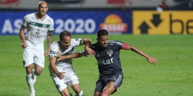 São Paulo vence o Goiás e chega ao terceiro lugar no Brasileirão
