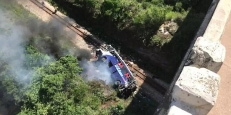 Polícia identifica três dos 18 mortos no acidente de ônibus em MG