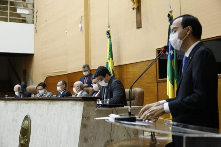 Deputados aprovam reajuste nos valores de taxas de serviços