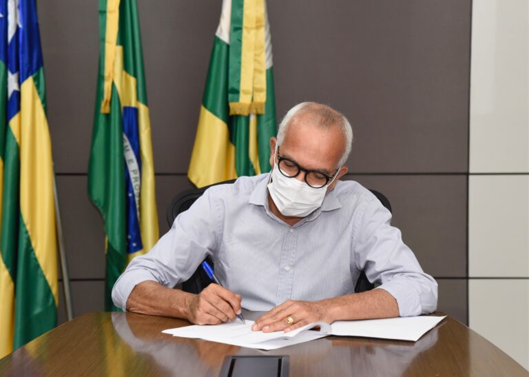 Prefeitura de Aracaju assina carta de intenções para obter doses da vacina do Instituto Butantan
