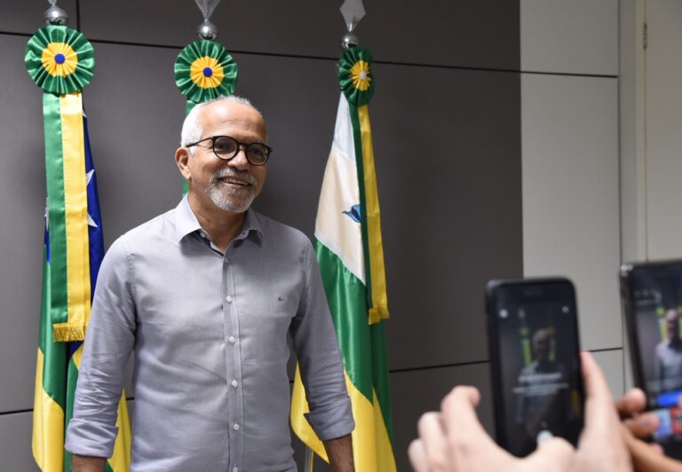 Prefeitura paga segunda parcela do 13º aos servidores amanhã