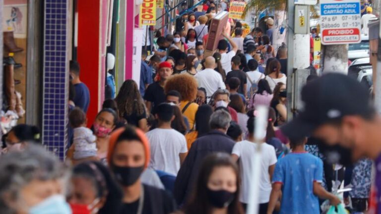 Apenas 3% dos latino-americanos foram completamente vacinados, revela Opas