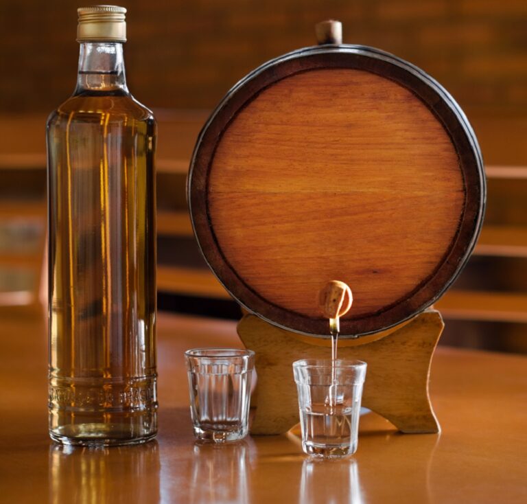 Dia Nacional da Cachaça: descubra curiosidades sobre a bebida e como preparar um drink exclusivo