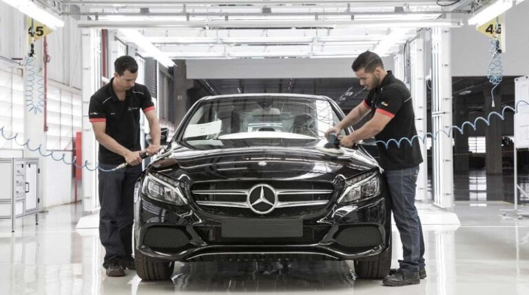 Mercedes fecha fábrica no interior de SP e deixa de fazer carros no Brasil