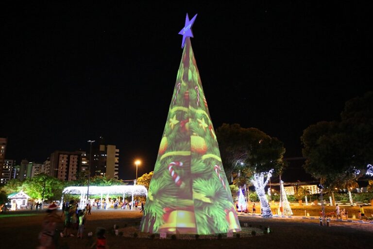 Prefeitura e Energisa acendem as luzes da decoração da Sementeira