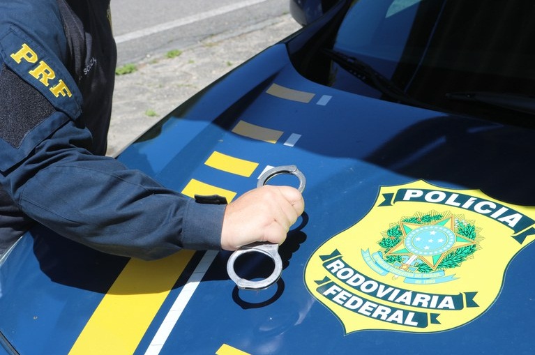 PRF-SE recupera dois veículos roubados