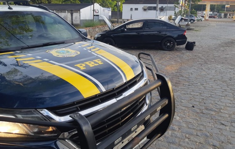 PRF recupera na BR-101 veículo roubado
