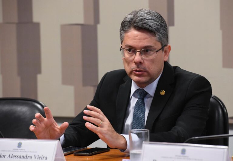 Senador Alessandro comemora regularização do fornecimento de remédio para transplantados