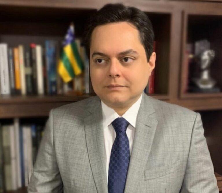 Igor Albuquerque lança obra jurídica sobre Hierarquia Normativa