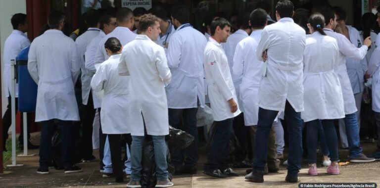 Brasil tem 546 mil médicos; proporção é de 2,56 por mil habitantes