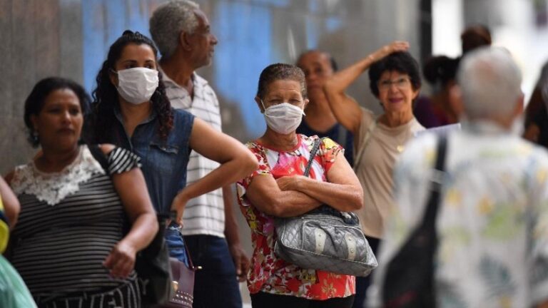 Apenas 11,1% dos brasileiros ficaram rigorosamente isolados em novembro