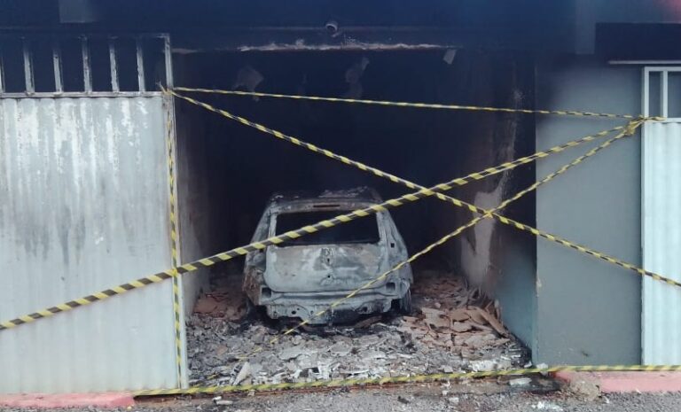 Homem morre e mulher fica gravemente ferida em incêndio em motel