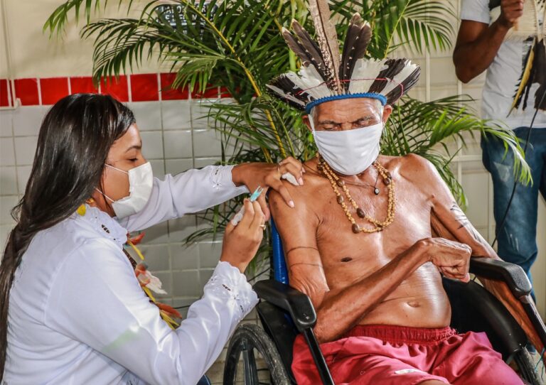 Indígenas da aldeia Xocó começam a ser vacinados contra Covid-19
