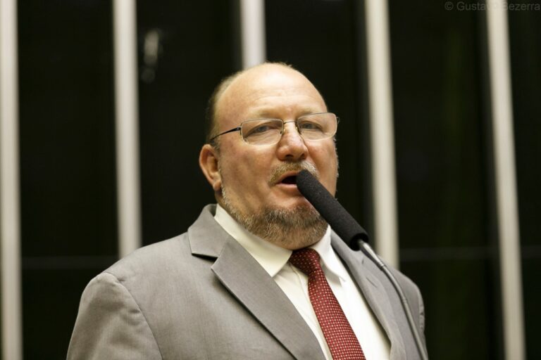 Deputado cobra explicações sobre Programa Nacional de Imunização