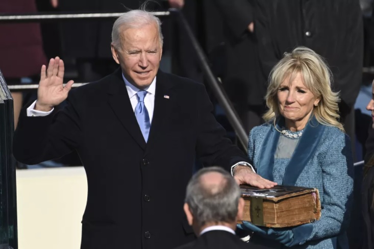 Joe Biden faz juramento e é empossado como 46º presidente dos EUA