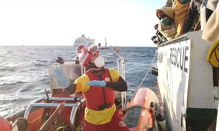 Itália autoriza desembarque de 265 migrantes em navio humanitário