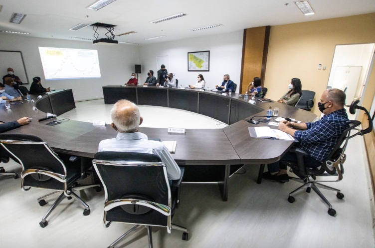 Governo apresenta ao Comitê-Científico plano estadual de vacinação e prorroga medidas de restrição