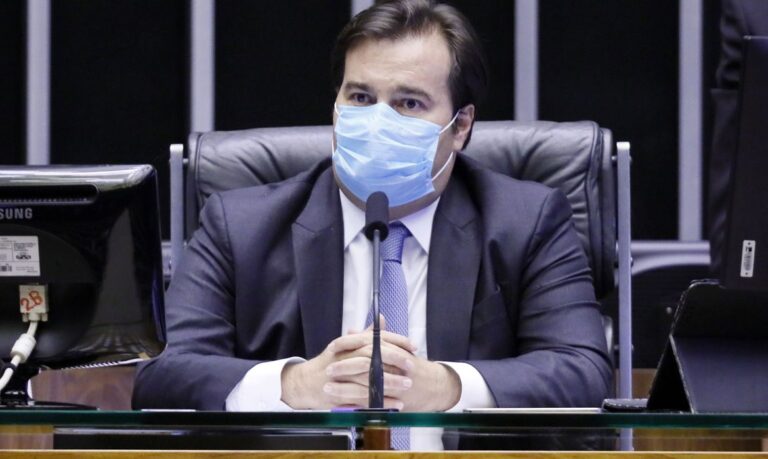 Doria recebe Maia em SP e o convida para entrar no PSDB
