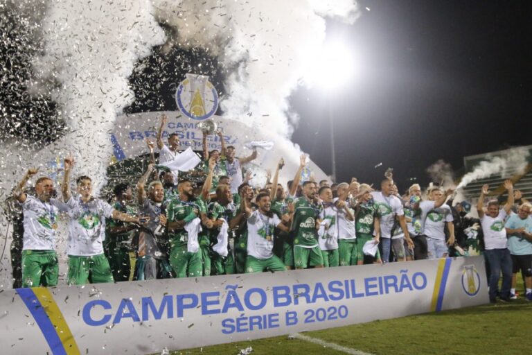Chapecoense bate o Confiança por 3 a 1 e conquista a Série B do Brasileirão