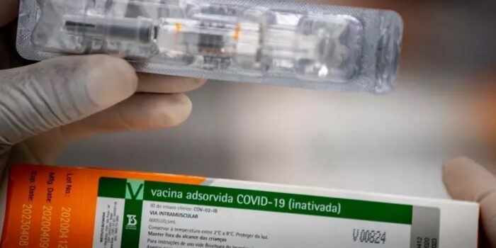 Falta de matéria-prima pode provocar revisão de datas da vacinação, diz Butantan