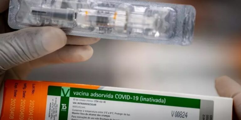 Falta de matéria-prima pode provocar revisão de datas da vacinação, diz Butantan