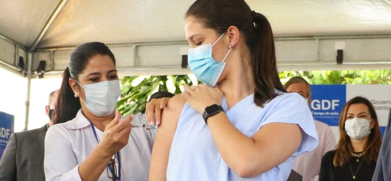 Vacinação contra a covid-19 já teve início em quase todo o país