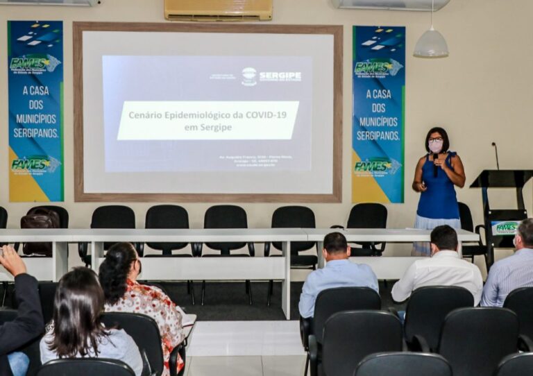 SES apresenta ações e plano de vacinação para os municípios