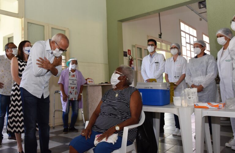 Aracaju inicia primeira fase da campanha de vacinação contra o novo coronavírus