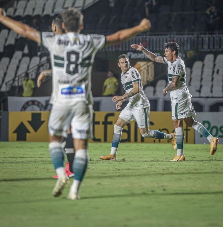 Na estreia de técnico, Coritiba encerra jejum, vence Vasco e deixa lanterna