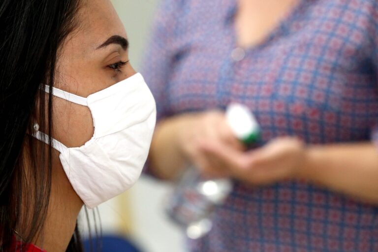 SMS alerta sobre possibilidade de reinfecção pelo coronavírus