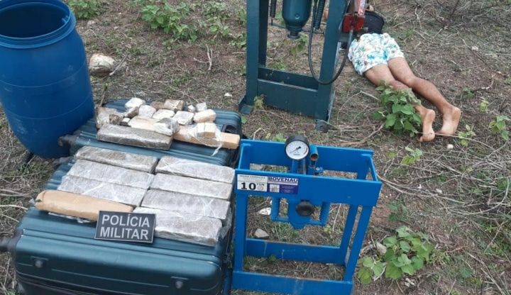 Suspeito de tráfico é preso com prensas hidráulicas e mais de 10kg de maconha