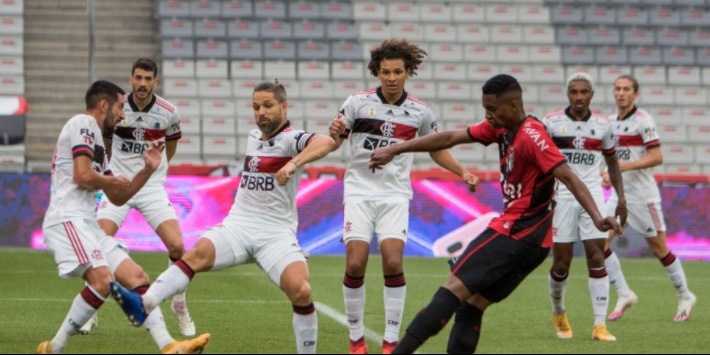 Flamengo perde para o Athletico-PR e fica mais longe da liderança do Brasileirão
