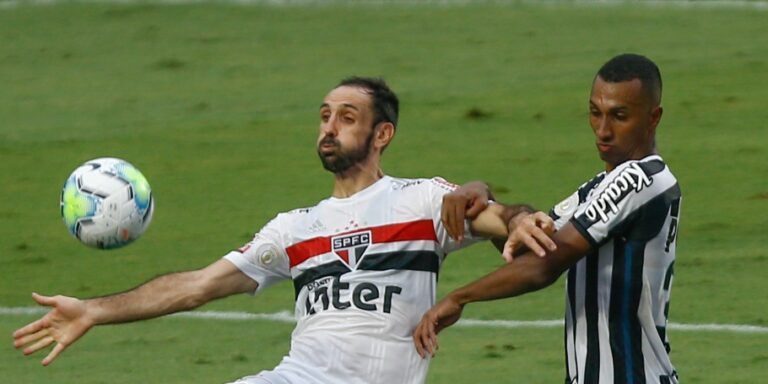 Clássico San-São: Santos vence e segura o líder São Paulo