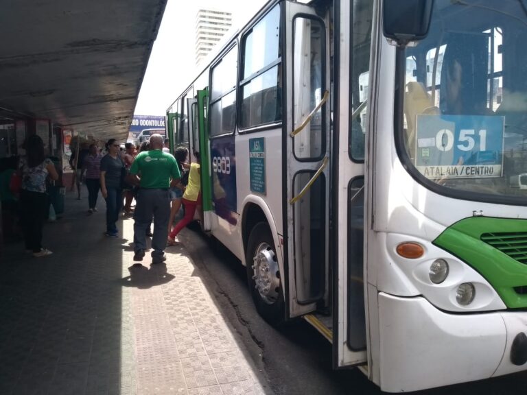Serviço de transporte teve 243 veículos vandalizados, mas está operando