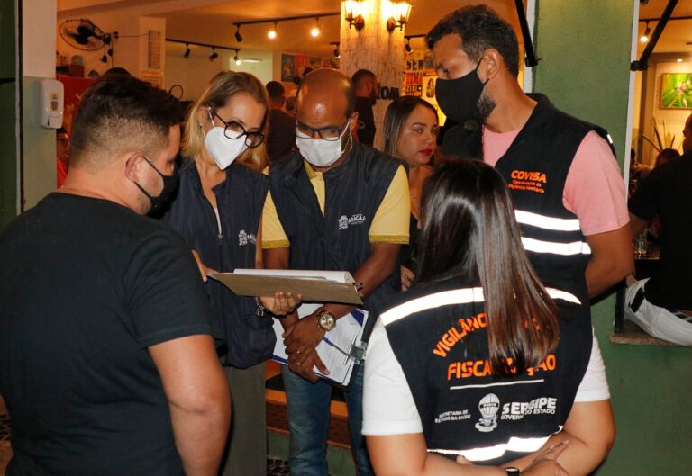 Força Tarefa fecha bar e encerra festa durante fiscalizações