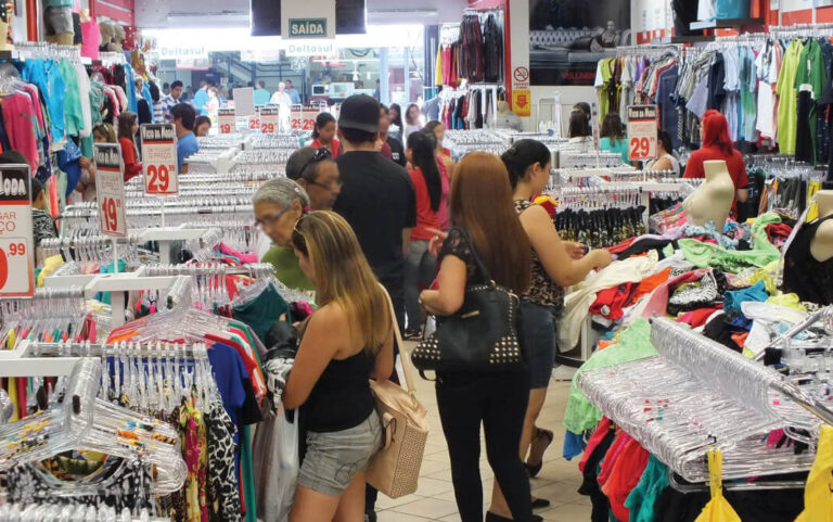 Vendas no varejo ficam estáveis em junho, após queda em maio, diz IBGE