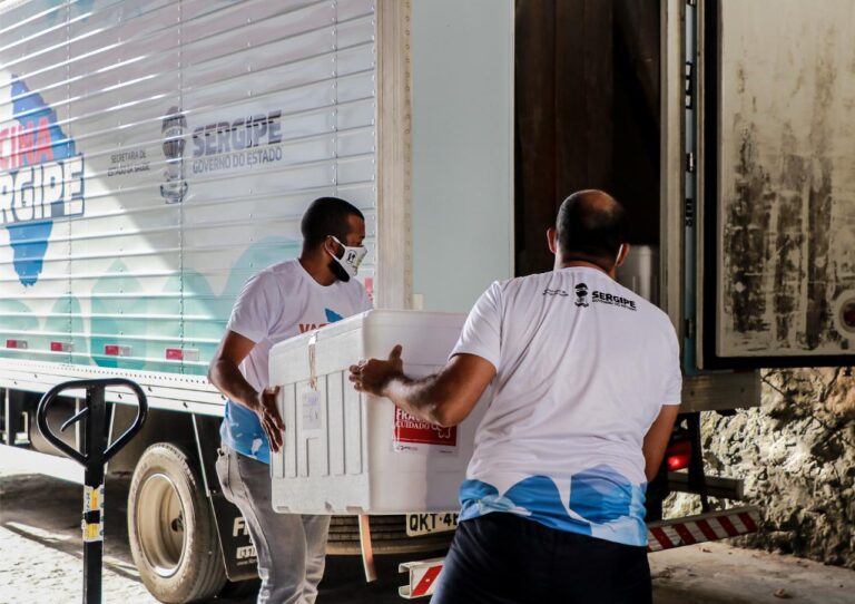 SES segue cronograma de entrega de vacinas aos municípios