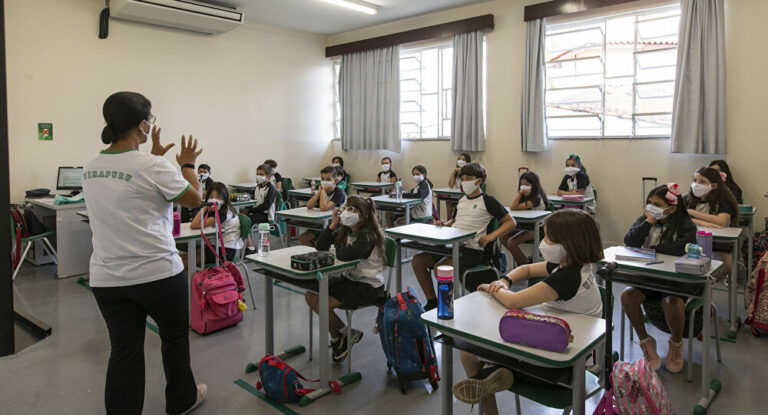 Aulas presenciais são retomadas em escolas municipais de São Paulo
