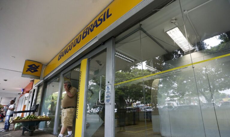 Bancos: agências abrem no dia 23 e fecham no dia 30, informa Febraban