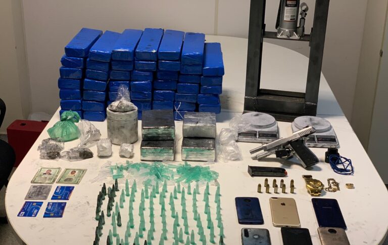 PC prende dois homens e apreende mais de 50kg de drogas