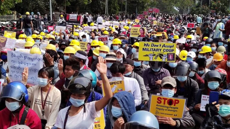 Repressão a protesto contra golpe militar em Mianmar deixa 2 mortos
