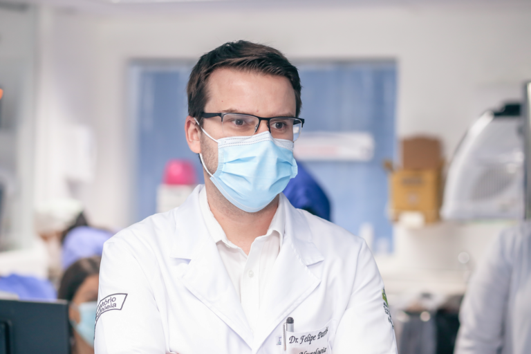 Fevereiro Roxo: Neurologista fala sobre diagnóstico e tratamento do Alzheimer