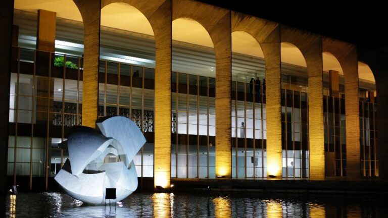 Itamaraty retoma concurso para diplomata; salário é de R$ 19,2 mil