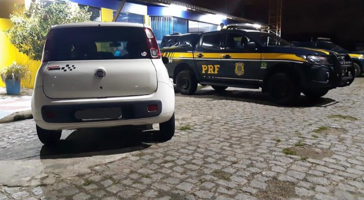 PRF recupera mais um carro roubado na BR-235
