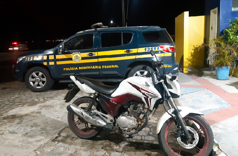 Moto roubada há quatro dias é recuperada pela PRF na BR-235