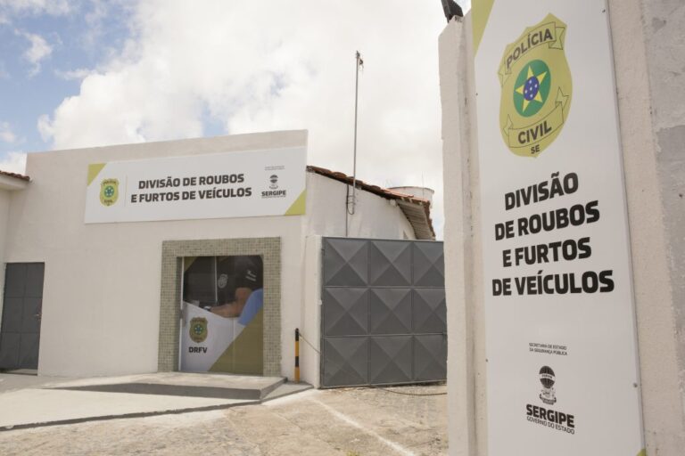 Carro roubado na Euclides Figueiredo é encontrado no Bugio
