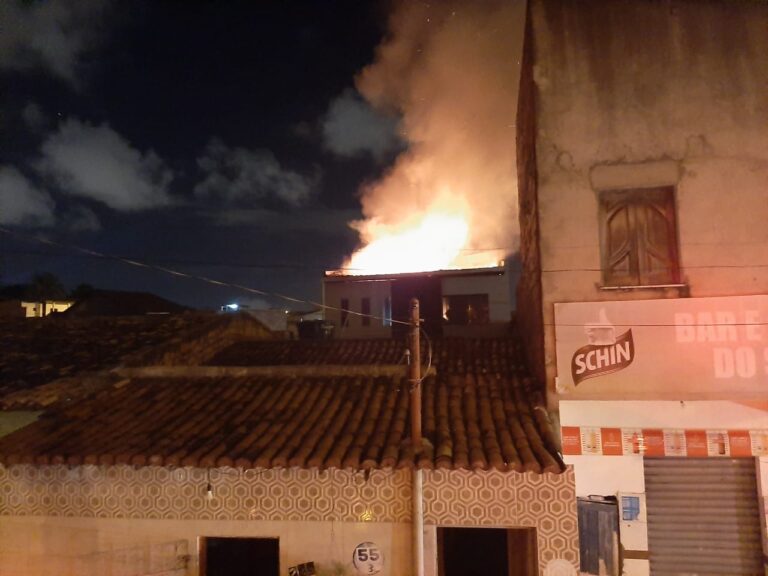 Incêndio assusta moradores do bairro América, em Aracaju