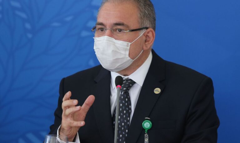Queiroga anuncia 15,5 milhões de doses de vacina da Pfizer até junho